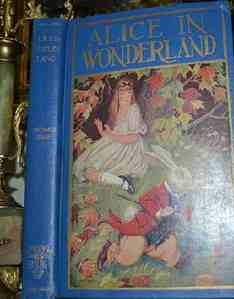  .     &    / Lewis Carroll. Alice's Adventures In Wonderland & Through the Looking-Glass